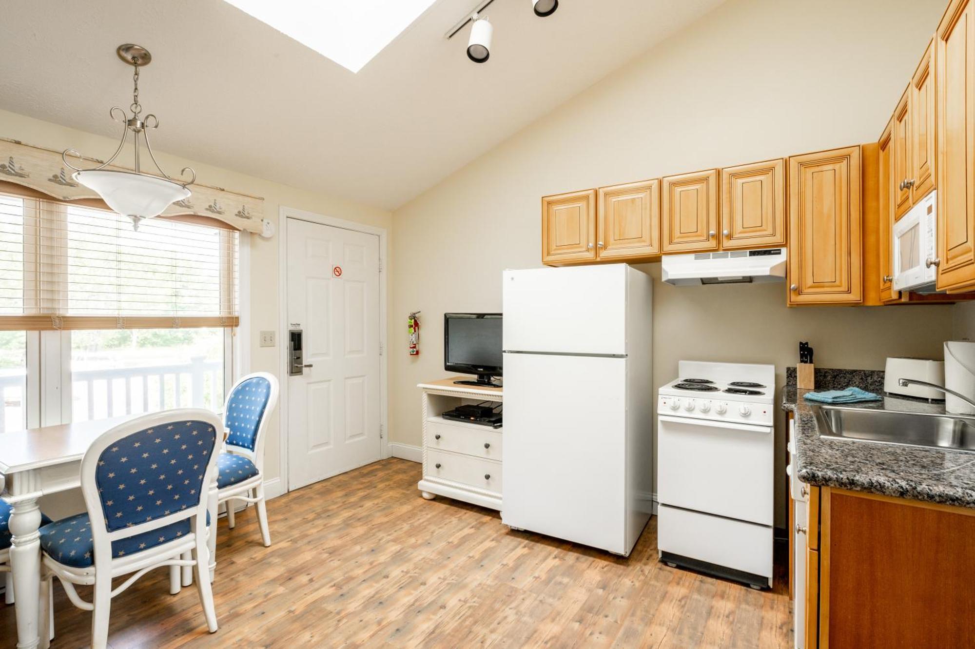 Nautical Mile Resort Wells Bagian luar foto