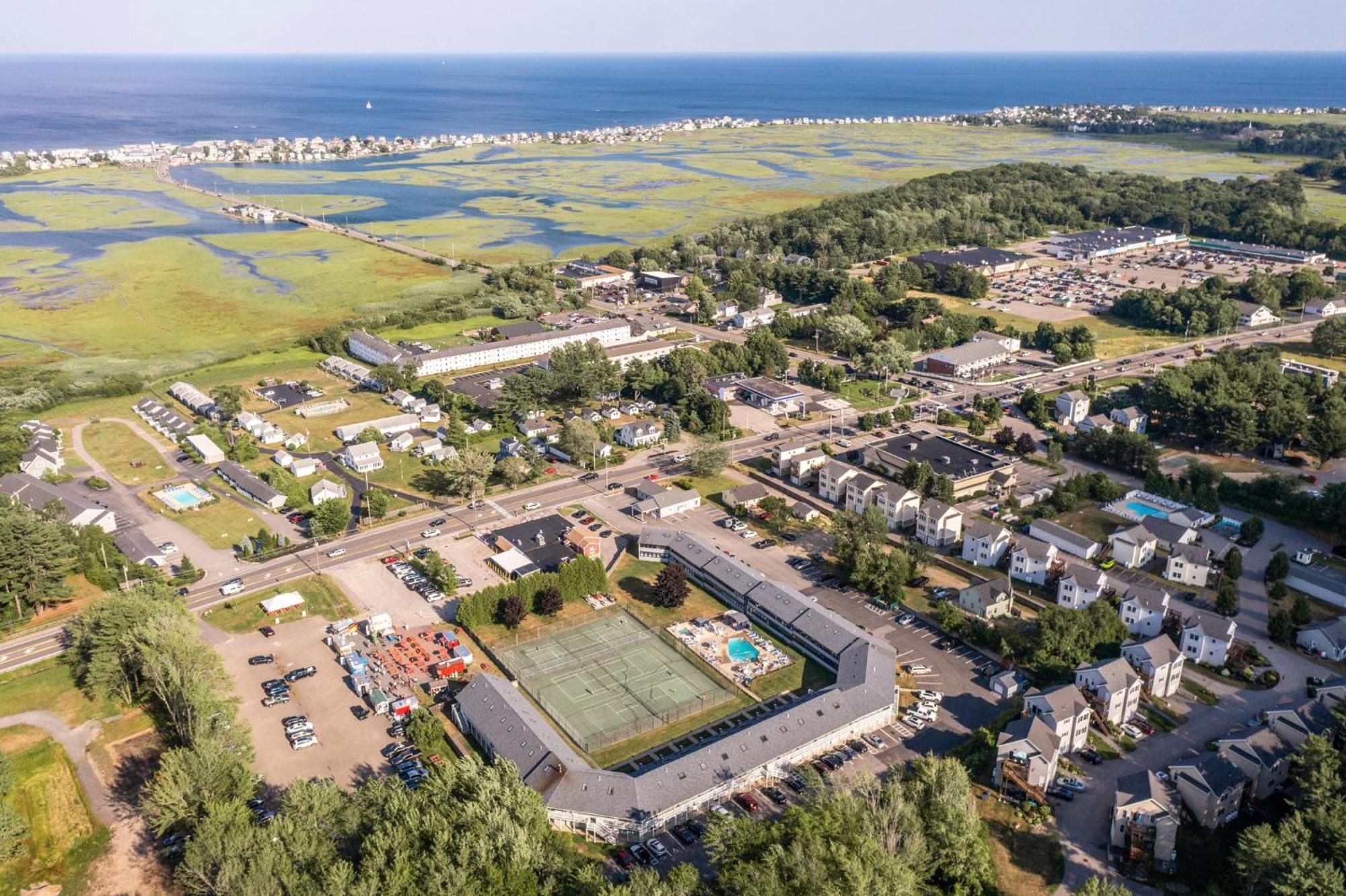 Nautical Mile Resort Wells Bagian luar foto